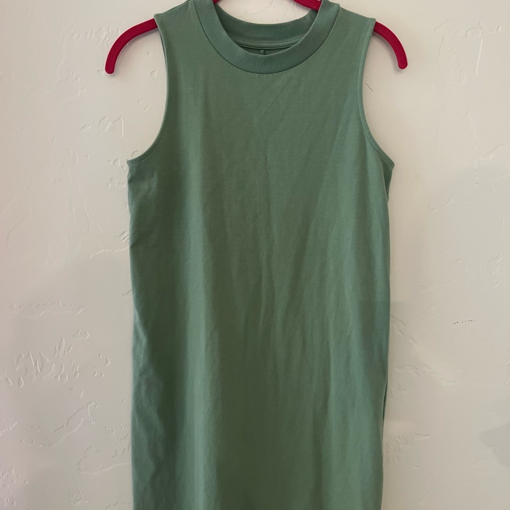 Green Sleeveless Dress - Picture 1 of 3